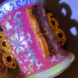 Un vase ajouré et tournant en porcelaine de Chine famille rose composé de quatre pièces, marque de Qianlong, République — photo 22