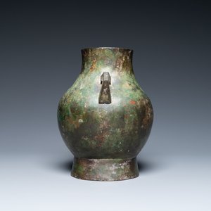 Un vase archaïque de forme 'hu' en bronze à inscription, Chine, Ming — photo 2
