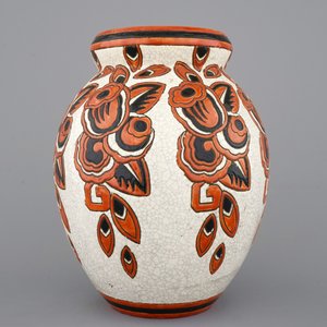 Un vase Art Déco par Charles Catteau pour Boch Kéramis au décor floral craquelé, ca. 1930 — photo 2