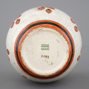 Un vase Art Déco par Charles Catteau pour Boch Kéramis au décor floral craquelé, ca. 1930 — photo 6