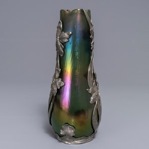 Un vase Art Nouveau en verre iridescent de Loetz à monture en étain de Van Hauten, 1ère moitié du 20ème — photo 4