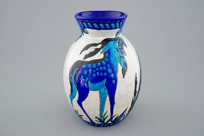 Un vase au décor de biches de Charles Catteau pour Boch Kéramis, 1ère moitié du 20ème