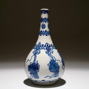 Un vase bouteille en bleu et blanc, Kangxi — photo 2