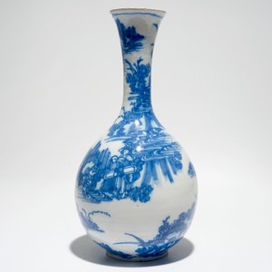 Un vase bouteille en faïence de Delft bleu et blanc à décor chinoiserie, 17ème — photo 3