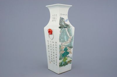 Un vase carré en porcelaine de Chine à décor qianjiang cai et famille rose, 19/20ème