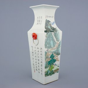 Un vase carré en porcelaine de Chine à décor qianjiang cai et famille rose, 19/20ème — photo 1