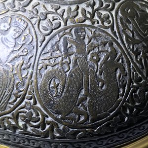 Un vase couvert en bronze partiellement doré de style Qajar, France, 19ème — photo 11