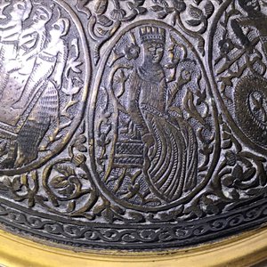 Un vase couvert en bronze partiellement doré de style Qajar, France, 19ème — photo 12