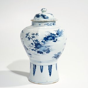Un vase couvert en faïence de Delft bleu et blanc à décor chinoiserie, 2ème moitié du 17ème — photo 5