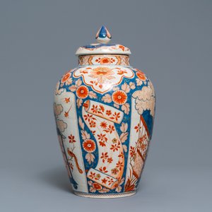 Un vase couvert en faïence de Delft doré de style Imari à décor de chinoiserie, 1er quart du 18ème — photo 4
