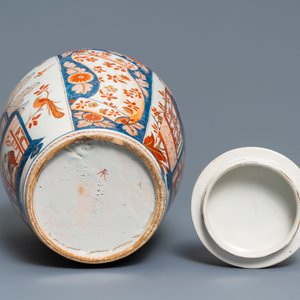 Un vase couvert en faïence de Delft doré de style Imari à décor de chinoiserie, 1er quart du 18ème — photo 6