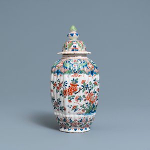 Un vase couvert en faïence de Delft en palette cachemire, 18ème — photo 2