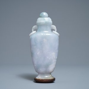 Un vase couvert en jade sculpté à décor d'immortels, Chine, 19ème — photo 2