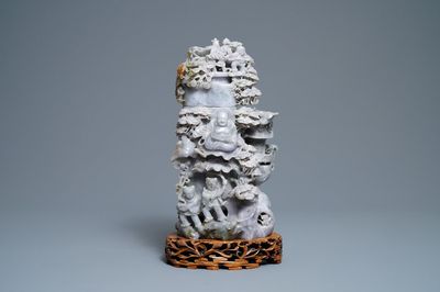 Un vase couvert en jadeïte à décor de Bouddha et d'enfants jouants, Chine, 19/20ème
