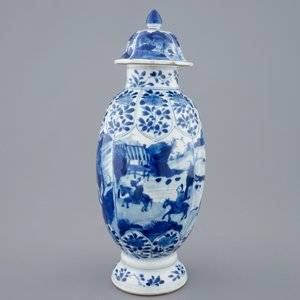 Un vase couvert en porcelaine de Chine bleu et blanc, Kangxi — photo 2