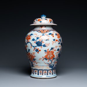 Un vase couvert en porcelaine de Chine de style Imari, Kangxi — photo 2