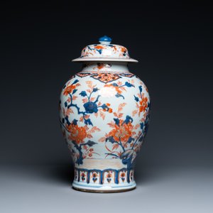 Un vase couvert en porcelaine de Chine de style Imari, Kangxi — photo 4