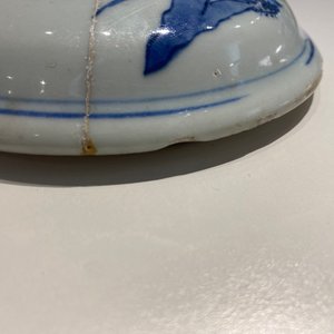 Un vase couvert en porcelaine de Chine en bleu et blanc, époque Transition — photo 9
