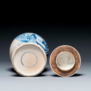 Un vase couvert en porcelaine de Chine en bleu et blanc et un plat à fond céladon, marque de Chenghua, 19ème — photo 4