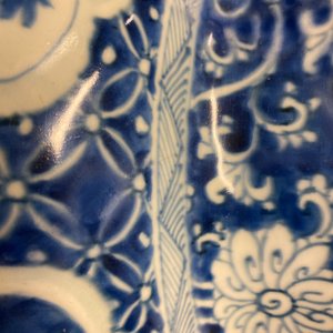 Un vase couvert en porcelaine de Chine en bleu et blanc, Kangxi — photo 16