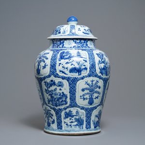 Un vase couvert en porcelaine de Chine en bleu et blanc, Kangxi — photo 3