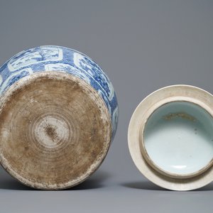 Un vase couvert en porcelaine de Chine en bleu et blanc, Kangxi — photo 6