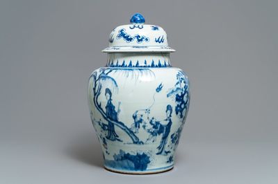 Un vase couvert en porcelaine de Chine en bleu et blanc, Kangxi