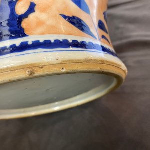Un vase couvert en porcelaine de Chine en bleu et blanc surdécoré, 19ème — photo 11