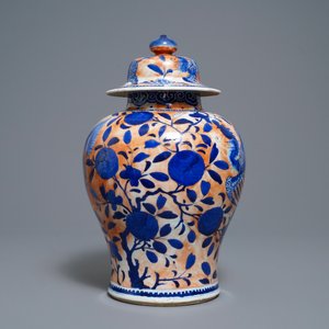 Un vase couvert en porcelaine de Chine en bleu et blanc surdécoré, 19ème — photo 4