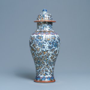 Un vase couvert en porcelaine de Chine en bleu et blanc surdécoré, Kangxi — photo 3