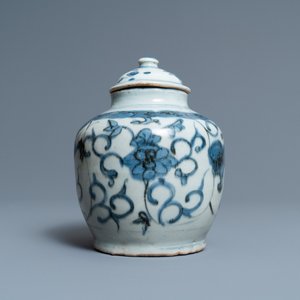 Un vase couvert en porcelaine de Chine en bleu et blanc, Wanli — photo 3