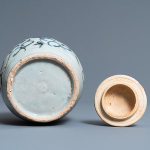 Un vase couvert en porcelaine de Chine en bleu et blanc, Wanli — photo 7