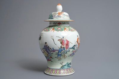 Un vase couvert en porcelaine de Chine famille rose, 19ème