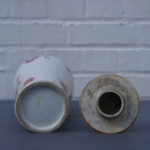 Un vase couvert en porcelaine de Chine famille rose à décor de papillons, Yongzheng — photo 14