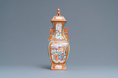 Un vase couvert en porcelaine de Chine famille rose à décor mandarin, Qianlong