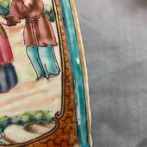Un vase couvert en porcelaine de Chine famille rose à décor mandarin, Qianlong — photo 17