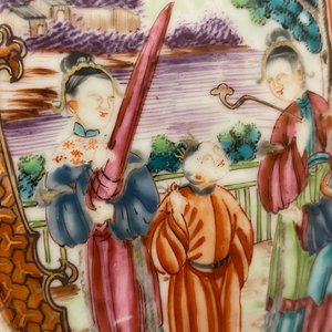 Un vase couvert en porcelaine de Chine famille rose à décor mandarin, Qianlong — photo 18