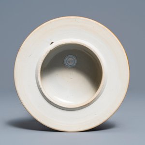 Un vase couvert en porcelaine de Chine famille rose, Yongzheng — photo 9