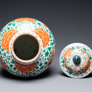 Un vase couvert en porcelaine de Chine famille verte à décor de lions bouddhistes, Kangxi — photo 5