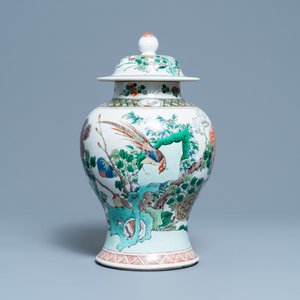 Un vase couvert en porcelaine de Chine famille verte, marque de Kangxi, 19ème — photo 2