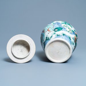 Un vase couvert en porcelaine de Chine wucai à décor d'animaux mythiques, époque Transition — photo 7
