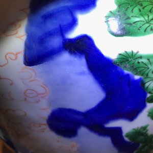Un vase couvert en porcelaine de Chine wucai à décor de garçons jouants, époque Transition — photo 20