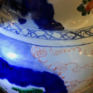 Un vase couvert en porcelaine de Chine wucai à décor de garçons jouants, époque Transition — photo 9