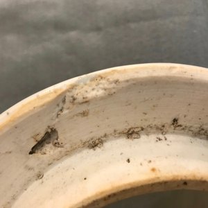 Un vase couvert en porcelaine de Chine wucai à décor de garçons jouants, époque Transition — photo 7