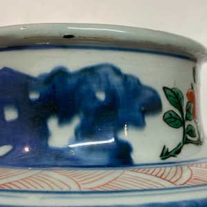 Un vase couvert en porcelaine de Chine wucai à décor d'immortels, Shunzhi — photo 14