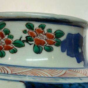 Un vase couvert en porcelaine de Chine wucai à décor d'immortels, Shunzhi — photo 20