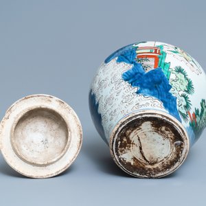 Un vase couvert en porcelaine de Chine wucai à décor d'immortels, Shunzhi — photo 6