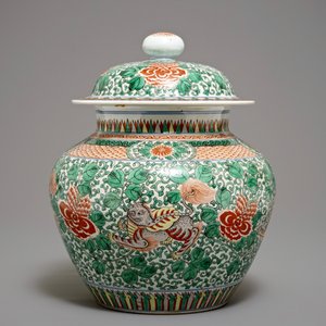 Un vase couvert en porcelaine de Chine wucai aux animaux mythiques, marque de Wanli, 19/20ème — photo 3