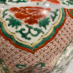 Un vase couvert en porcelaine de Chine wucai, époque Transition — photo 18