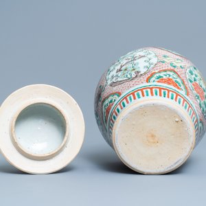 Un vase couvert en porcelaine de Chine wucai, époque Transition — photo 6